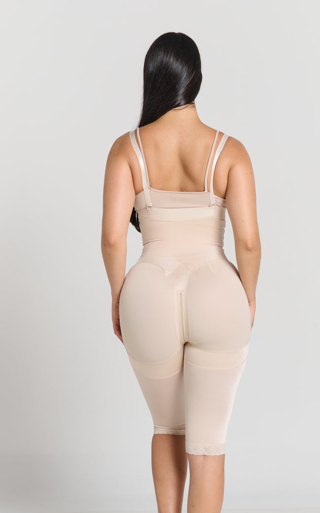 Ps27028 Faja strapple, tipo capri, con realce natural. Hecha con in material de alta calidad que mantiene la piel fresca.