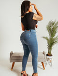 1055 Jeans skinny Colombiano levanta cola / Colombian butt lifter jeans reduced at the waist and wide at the hips.